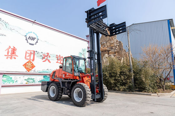 Safety Rough Terrain Straight Mast Forklift Up To 5Mph Travel Speed